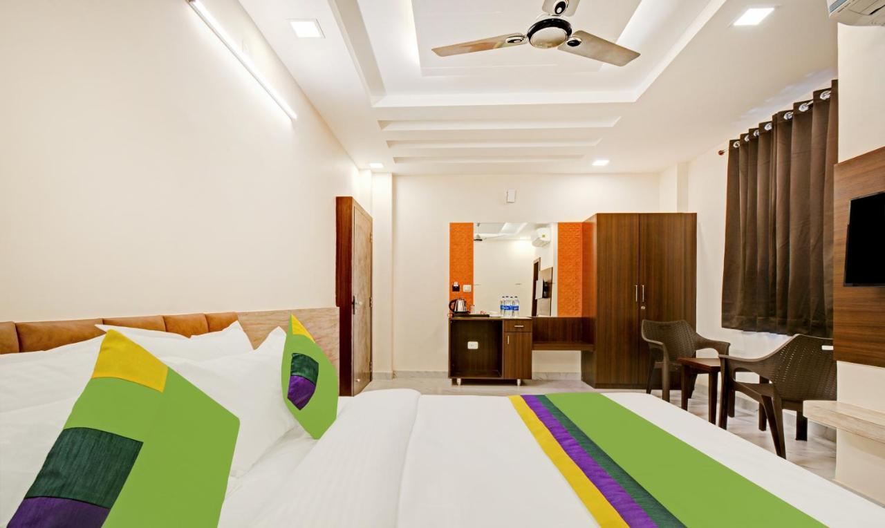 Treebo Paras Raj Near City Palace Udaipur Exterior photo