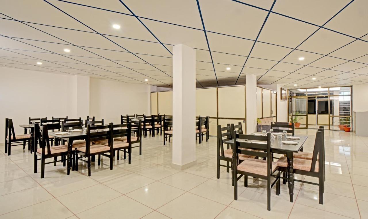 Treebo Paras Raj Near City Palace Udaipur Exterior photo