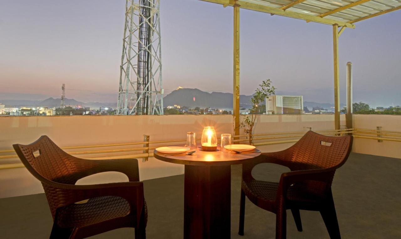 Treebo Paras Raj Near City Palace Udaipur Exterior photo