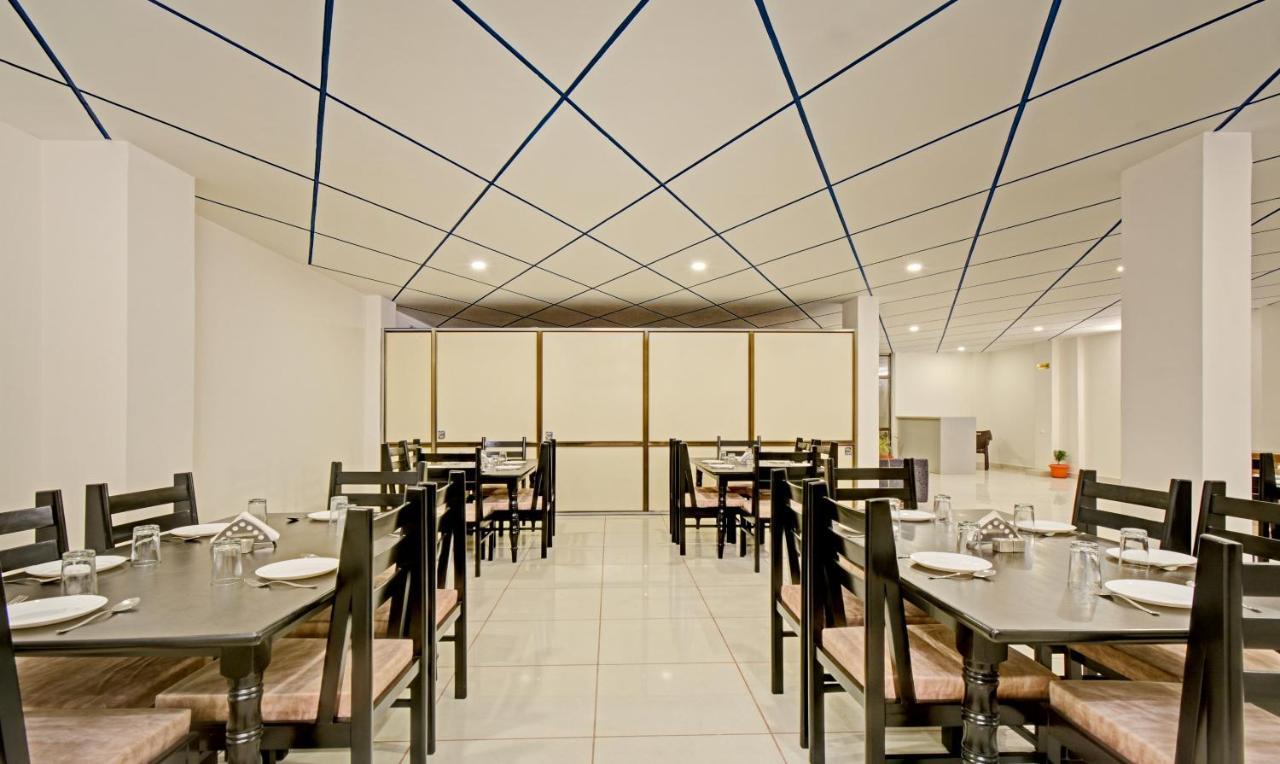 Treebo Paras Raj Near City Palace Udaipur Exterior photo