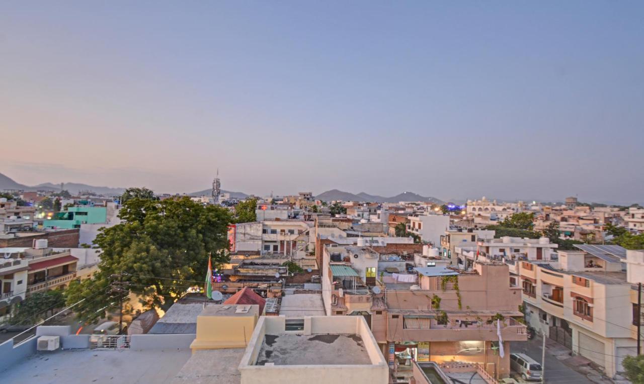 Treebo Paras Raj Near City Palace Udaipur Exterior photo